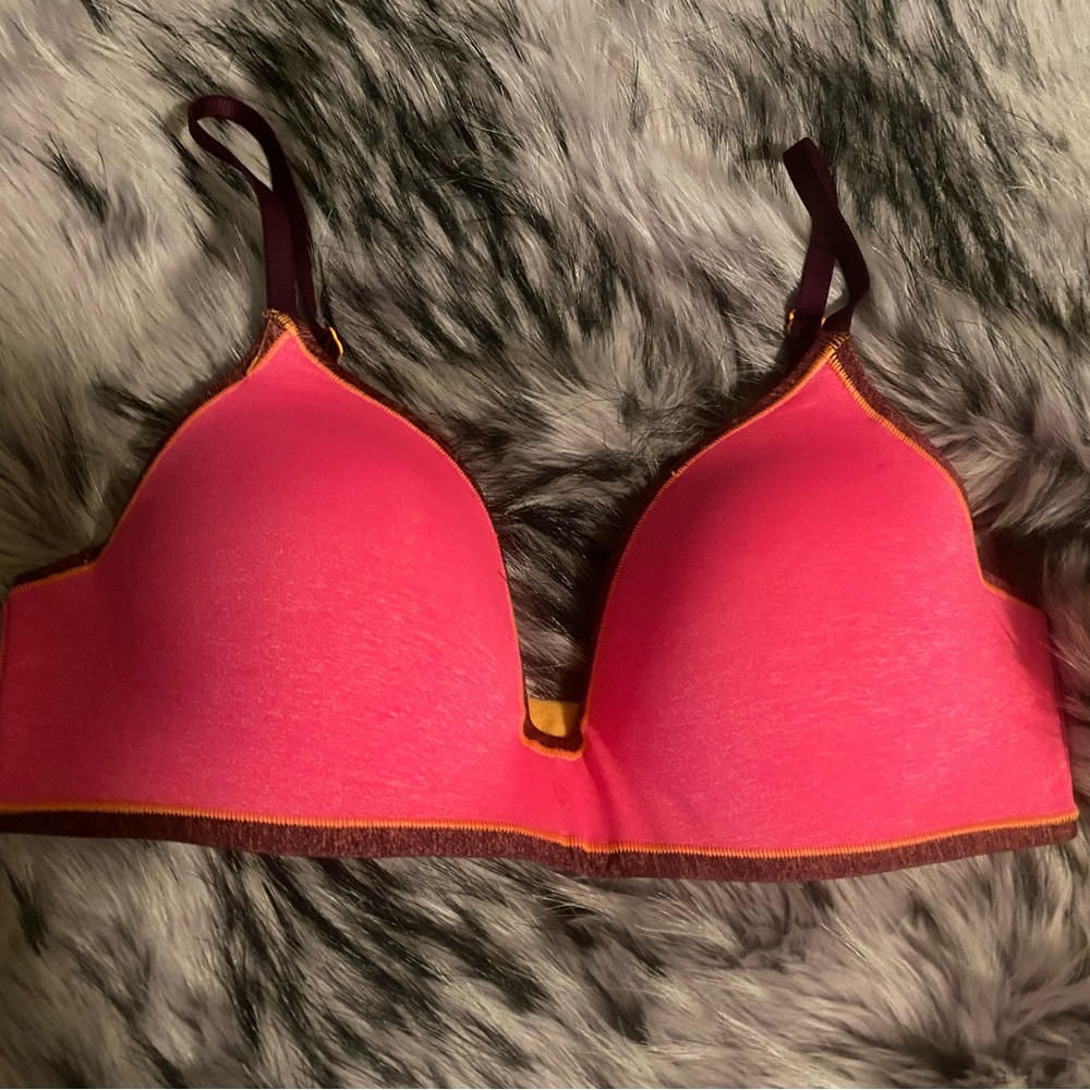 NWOT Pink Victoria Secret 34C no wire no tags
